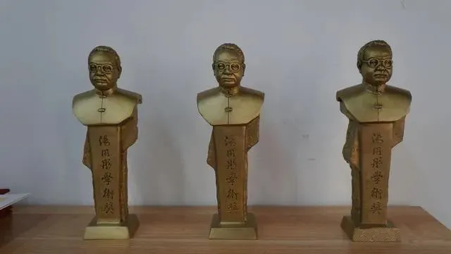 “”